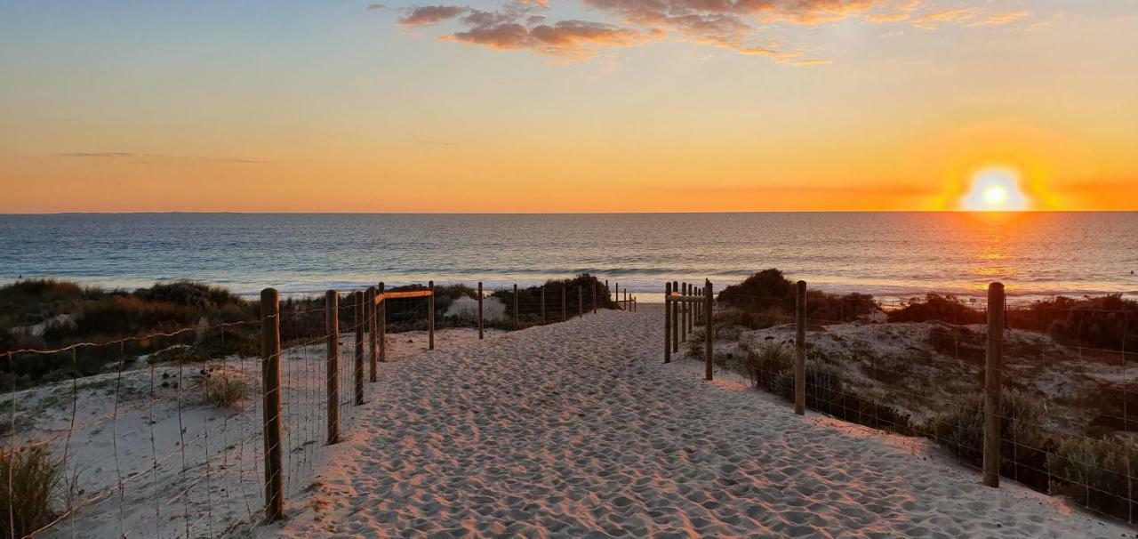 West Beach Lagoon 114 - Ocean Views West Perth Екстер'єр фото